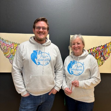 Die Schulleitung Frau Dr. Haake-Weber gemeinsam mit Simon Nawrat